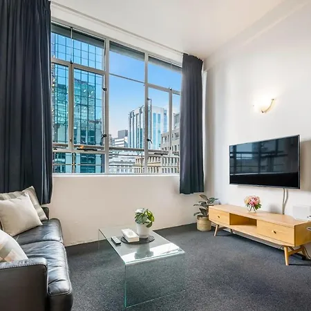 Open-Plan Living In The Heart Of Auckland Apartment